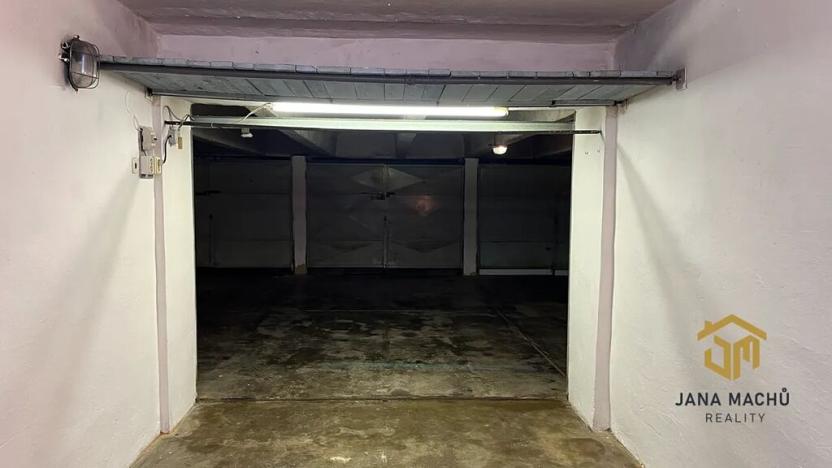 Prodej garáže, Zlín, Dřevnická, 18 m2