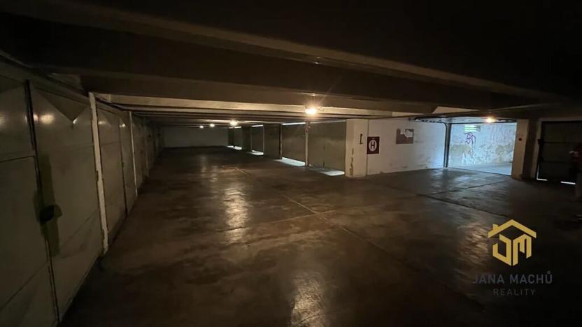 Prodej garáže, Zlín, Dřevnická, 18 m2