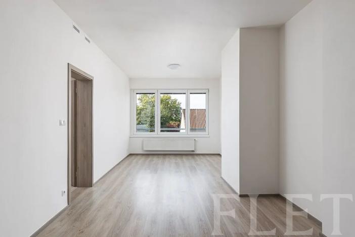 Pronájem bytu 1+kk, Praha - Vršovice, Petrohradská, 41 m2