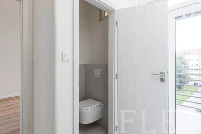 Pronájem bytu 2+kk, Praha - Holešovice, U vody, 45 m2