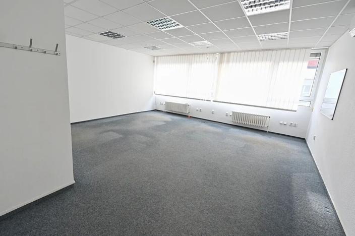 Pronájem kanceláře, Praha - Prosek, Litvínovská, 309 m2