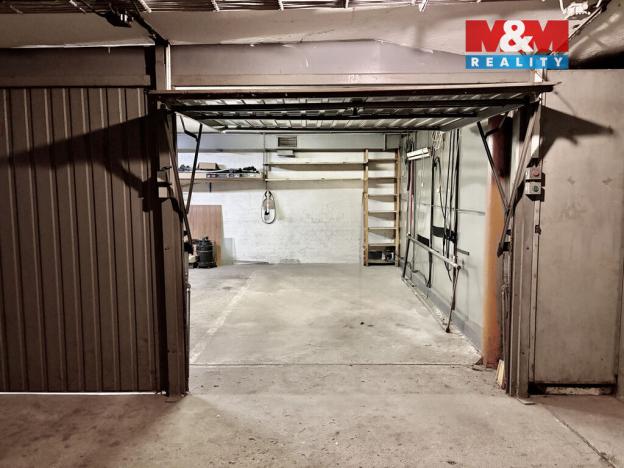 Pronájem garážového stání, Zlín, U Trojáku, 13 m2