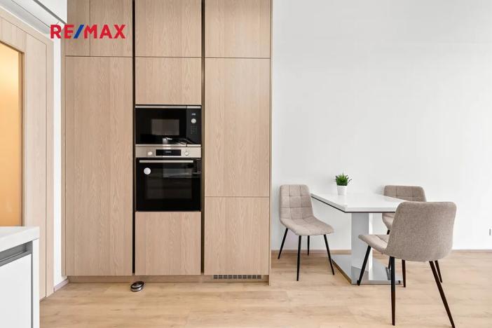 Pronájem bytu 1+kk, Praha - Žižkov, Šrámkové, 36 m2