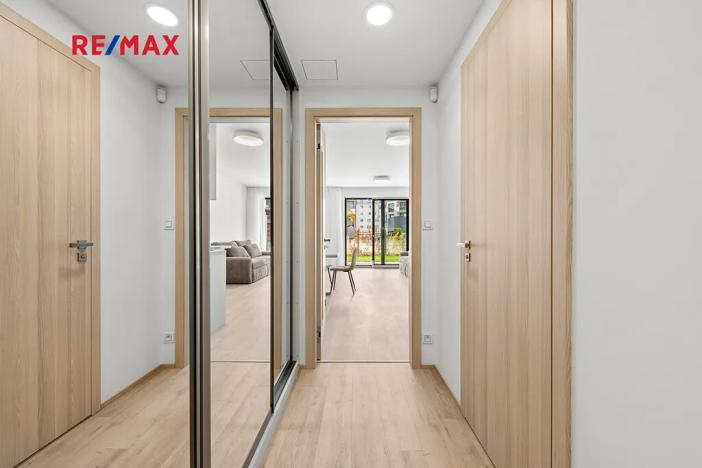 Pronájem bytu 1+kk, Praha - Žižkov, Šrámkové, 36 m2