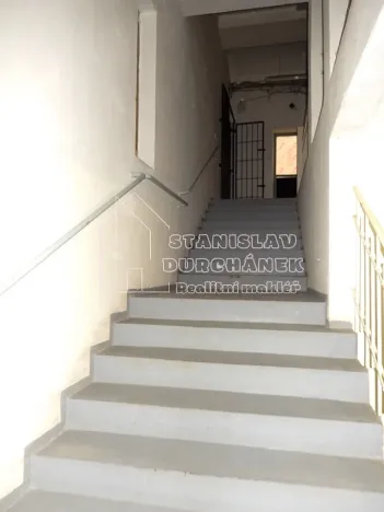 Pronájem výrobních prostor, Praha - Karlín, Pernerova, 89 m2