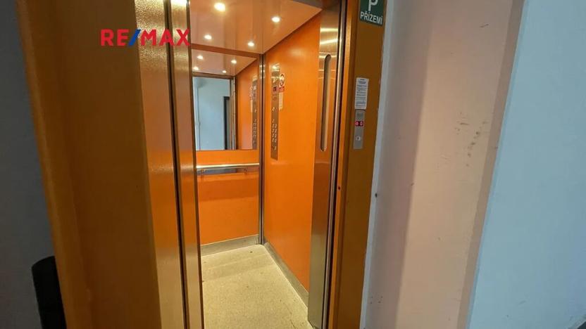 Pronájem bytu 1+kk, Kladno, Vít. Nezvala, 33 m2