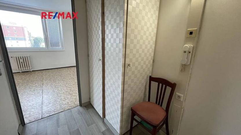 Pronájem bytu 1+kk, Kladno, Vít. Nezvala, 33 m2