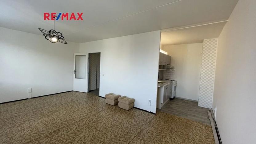 Pronájem bytu 1+kk, Kladno, Vít. Nezvala, 33 m2