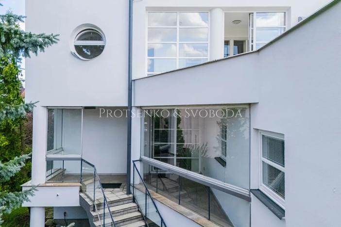 Prodej kanceláře, Křižanov, Benešovo náměstí, 530 m2