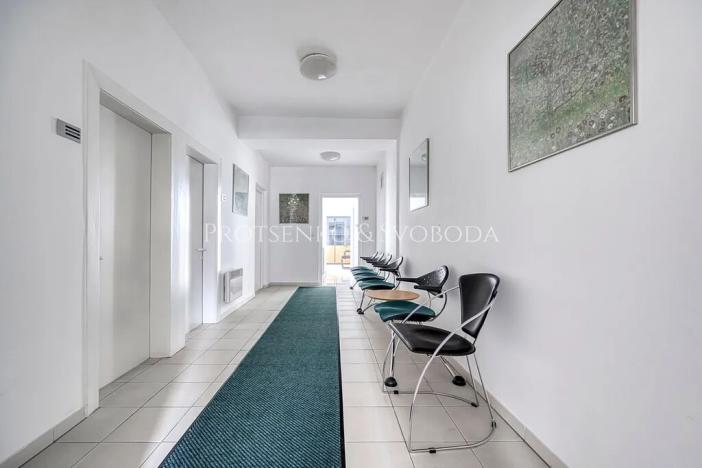 Prodej kanceláře, Křižanov, Benešovo náměstí, 530 m2