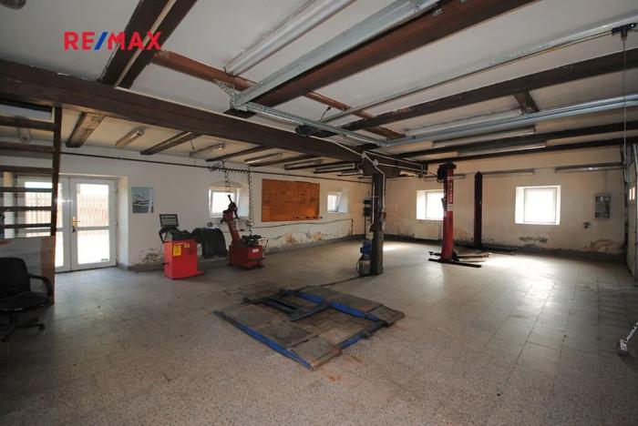 Prodej komerční nemovitosti, Církvice, 6984 m2