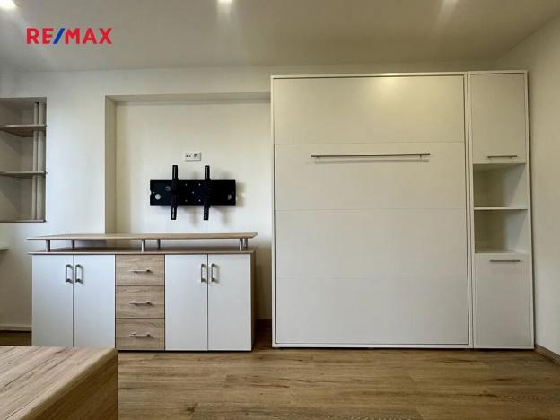 Pronájem bytu 1+kk, Praha - Vokovice, Evropská, 25 m2