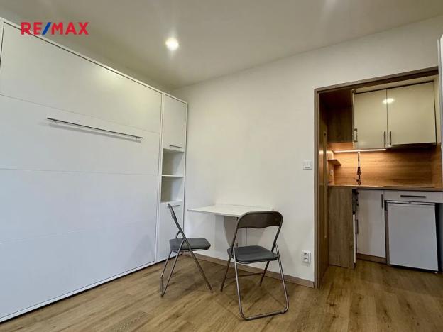 Pronájem bytu 1+kk, Praha - Vokovice, Evropská, 25 m2