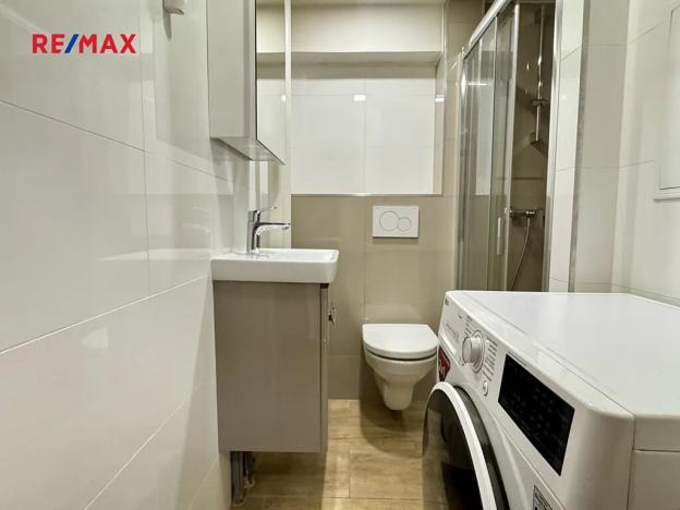 Pronájem bytu 1+kk, Praha - Vokovice, Evropská, 25 m2