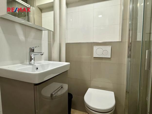 Pronájem bytu 1+kk, Praha - Vokovice, Evropská, 25 m2