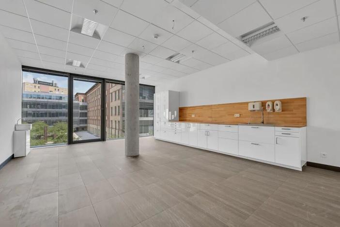 Pronájem kanceláře, Praha - Holešovice, Jankovcova, 603 m2