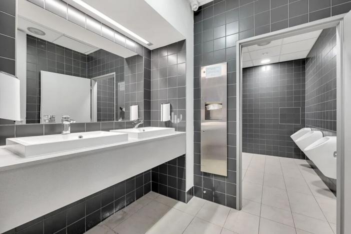 Pronájem kanceláře, Praha - Holešovice, Jankovcova, 603 m2