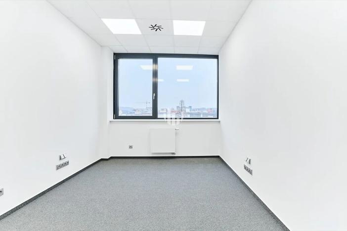 Pronájem kanceláře, Praha - Vysočany, Poděbradská, 200 m2