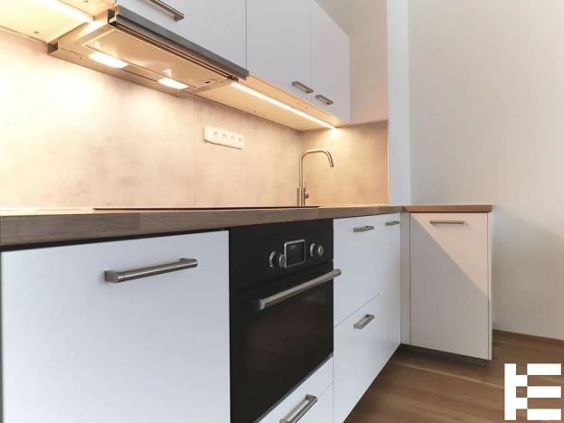 Pronájem bytu 2+kk, Praha - Holešovice, V přístavu, 47 m2