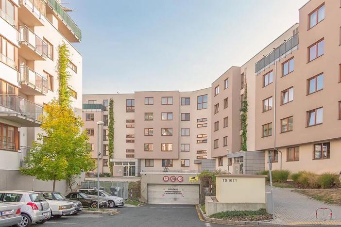 Pronájem garážového stání, Praha - Hostivař, Athénská, 20 m2