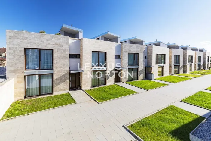 Prodej rodinného domu, Praha - Libuš, V Hrobech, 380 m2