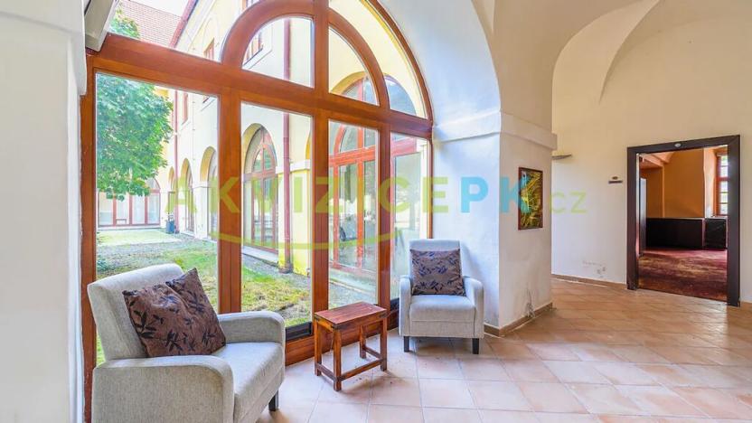 Prodej ubytování, Čechtice, nám. Dr. Tyrše, 1672 m2