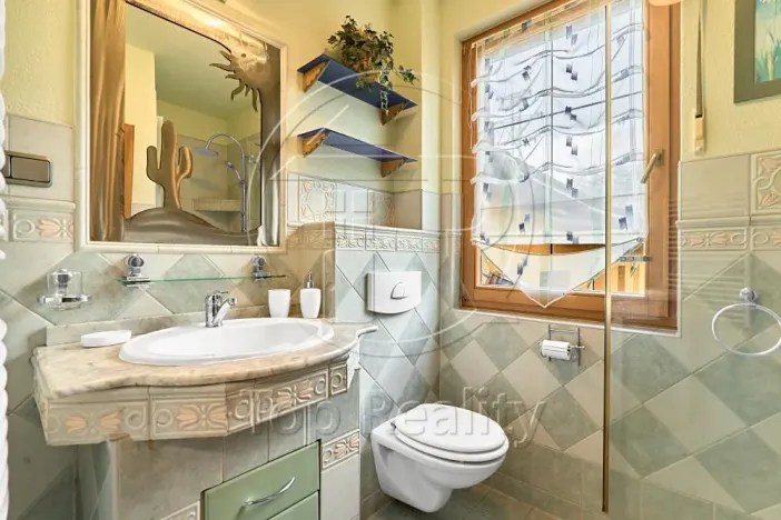 Prodej rodinného domu, Ostrov, 210 m2