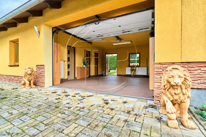 Prodej rodinného domu, Ostrov, 210 m2