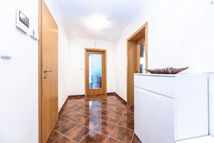 Pronájem bytu 2+kk, Praha - Stodůlky, Švejcarovo náměstí, 57 m2