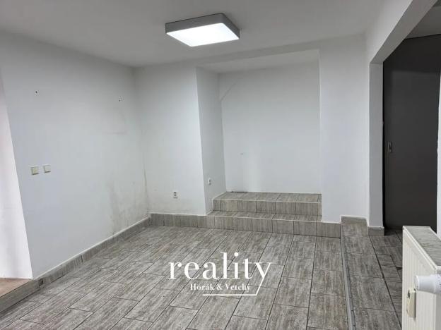 Pronájem obchodního prostoru, Znojmo, Velká Mikulášská, 27 m2