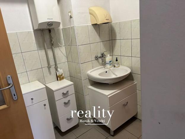 Pronájem obchodního prostoru, Znojmo, Velká Mikulášská, 27 m2