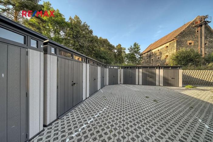 Prodej bytu 2+1, Lošany, 51 m2