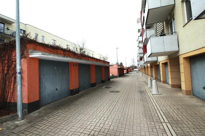 Pronájem garáže, Praha - Uhříněves, Sušilova, 18 m2