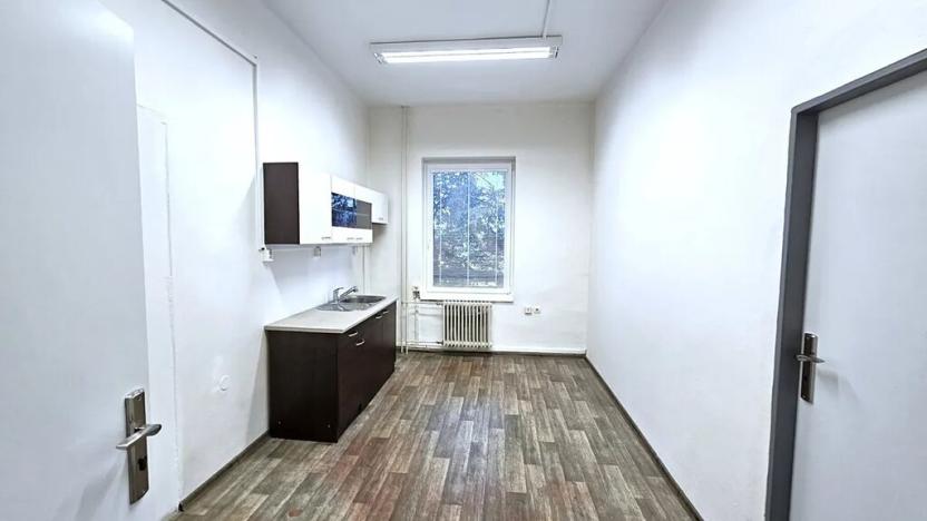 Pronájem kanceláře, České Budějovice, Mánesova, 143 m2