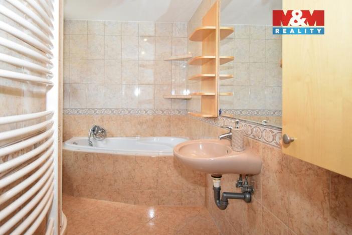 Prodej výrobních prostor, Spálov, 1200 m2