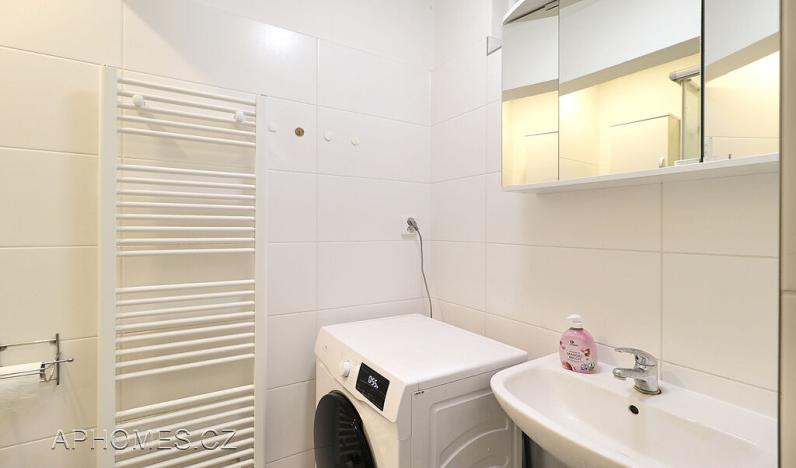 Pronájem bytu 2+1, Praha - Nové Město, Na Moráni, 62 m2