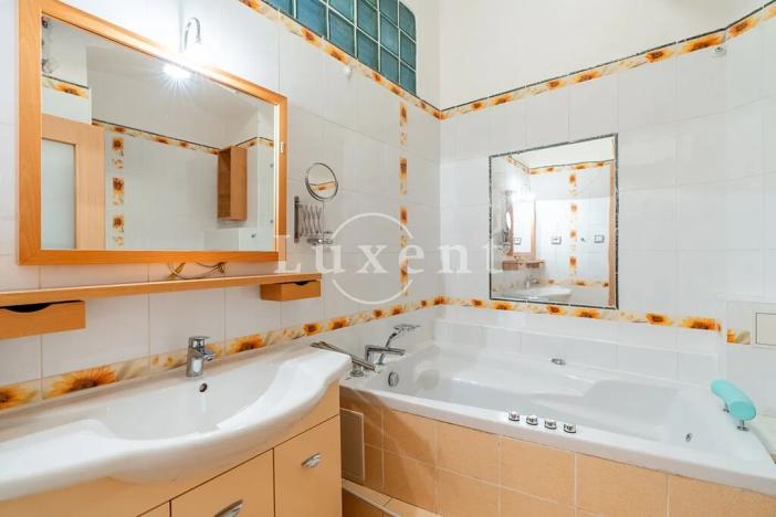 Pronájem bytu 2+1, Praha - Malá Strana, Mostecká, 80 m2