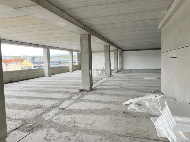 Pronájem kanceláře, Praha - Vysočany, Poděbradská, 1542 m2