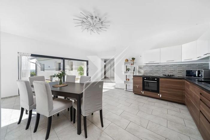 Prodej rodinného domu, Krakovany, 163 m2