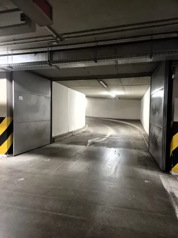 Pronájem garážového stání, Praha - Vinohrady, Korunní, 13 m2