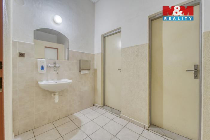 Prodej obchodního prostoru, Hradec Králové - Svinary, Podhůrská, 633 m2