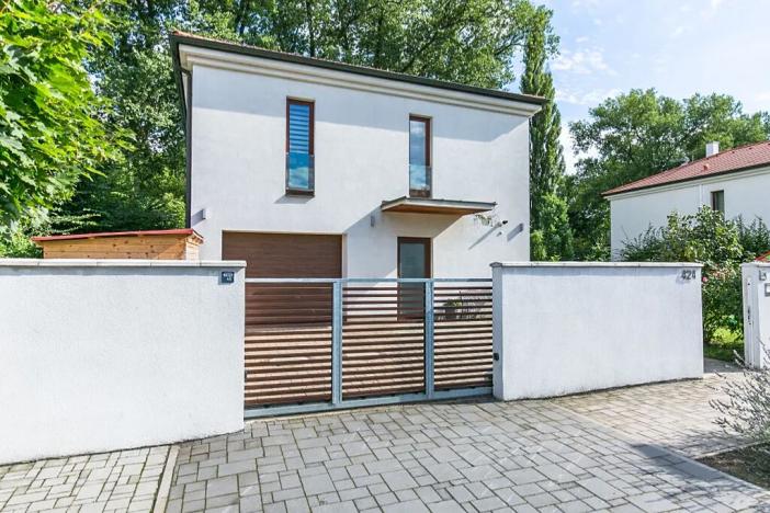 Pronájem vily, Statenice, 180 m2