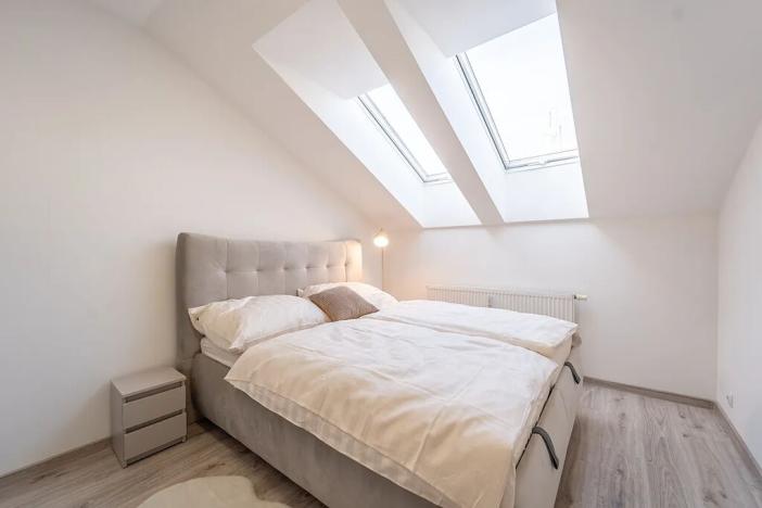 Pronájem bytu 2+kk, Praha - Libeň, Pod Labuťkou, 52 m2