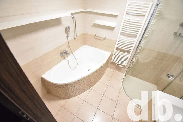 Pronájem bytu 3+kk, Karlovy Vary, Kosmonautů, 110 m2