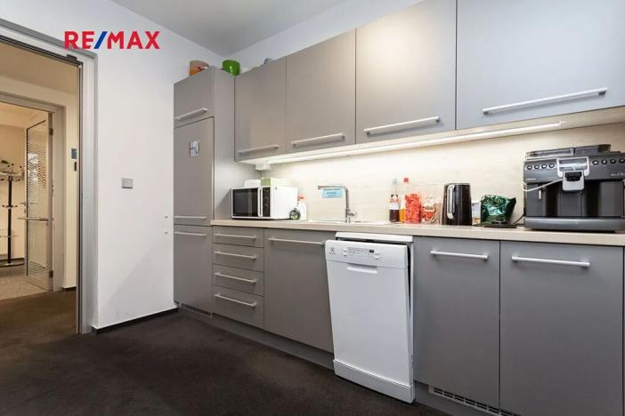 Pronájem kanceláře, Praha - Hodkovičky, Pod kopcem, 700 m2