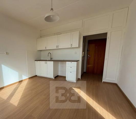 Pronájem bytu 2+kk, Karlovy Vary, 38 m2