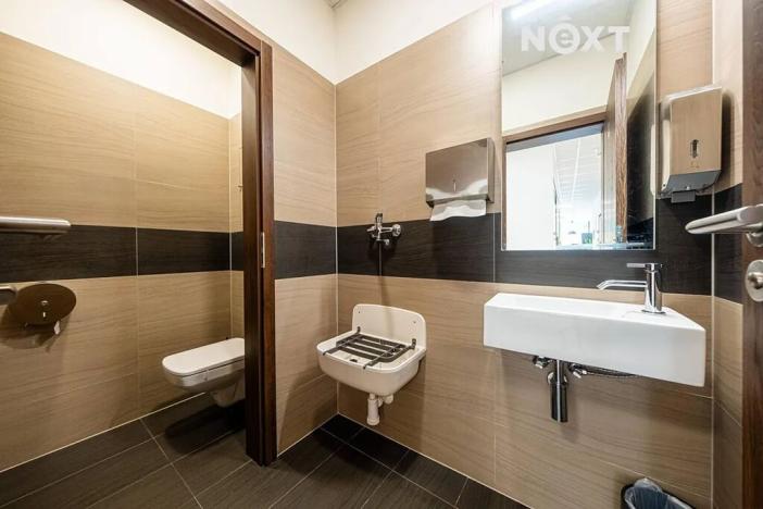 Pronájem obchodního prostoru, Pardubice, Na Spravedlnosti, 200 m2