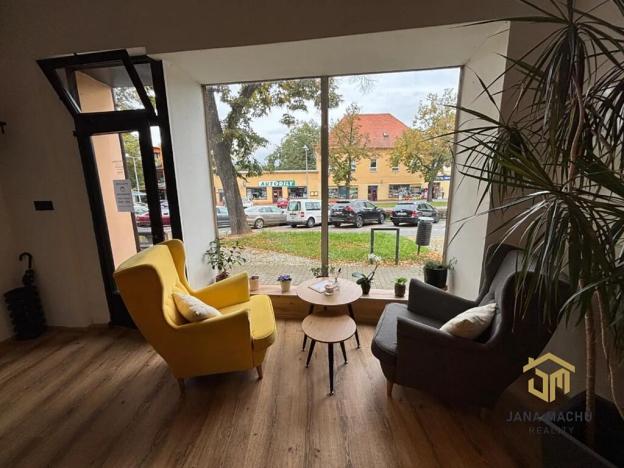 Pronájem obchodního prostoru, Napajedla, Masarykovo náměstí, 70 m2