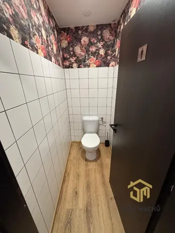 Pronájem obchodního prostoru, Napajedla, Masarykovo náměstí, 70 m2