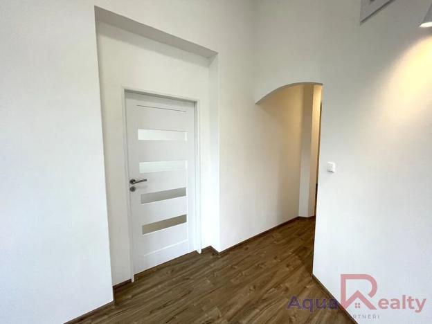 Pronájem bytu 1+1, Karlovy Vary, nábřeží Jana Palacha, 58 m2